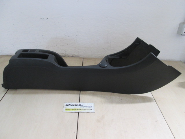 PLASTIKA MED SEDEZI BREZ NASLONJALA ROK OEM N. 9634495677 ORIGINAL REZERVNI DEL PEUGEOT 307 3A/B/C/E/H BER/SW/CABRIO (2001 - 2009) DIESEL LETNIK 2002