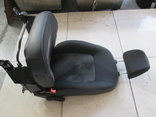 SPREDNJI DESNI SEDE? BLAGO OEM N. SEADTHYI10PAMK1RBR5P ORIGINAL REZERVNI DEL HYUNDAI I10 PA MK1 R (2010- 2013) BENZINA LETNIK 2012