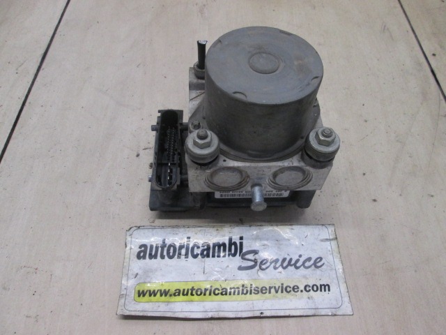 ABS AGREGAT S PUMPO OEM N. A4544200975 ORIGINAL REZERVNI DEL SMART FORFOUR 454 MK1 (2004 - 2006) BENZINA LETNIK 2006