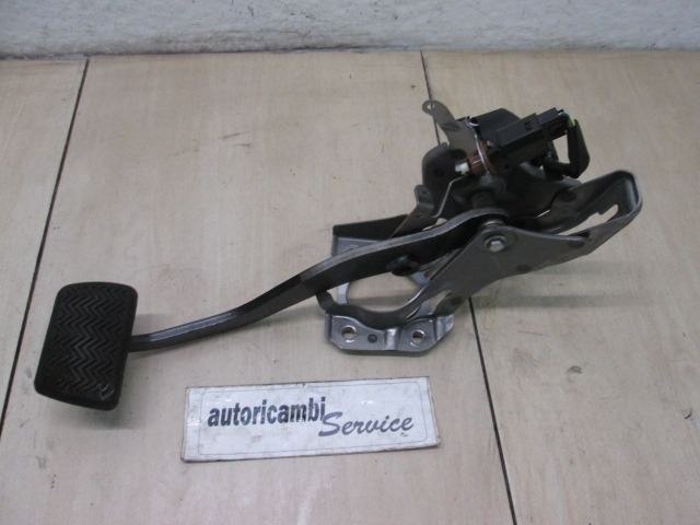 PEDALI OEM N. 8951047050 ORIGINAL REZERVNI DEL TOYOTA AURIS E18 MK2 (2012 - 2018) IBRIDO (ELETRICO-BENZINA) LETNIK 2013