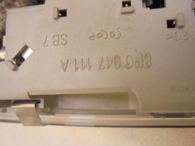 NOTRANJA SVETILA OEM N. 8P0947111A ORIGINAL REZERVNI DEL AUDI A3 MK2R 8P 8PA 8P1 8P7 (2008 - 2012)DIESEL LETNIK 2008