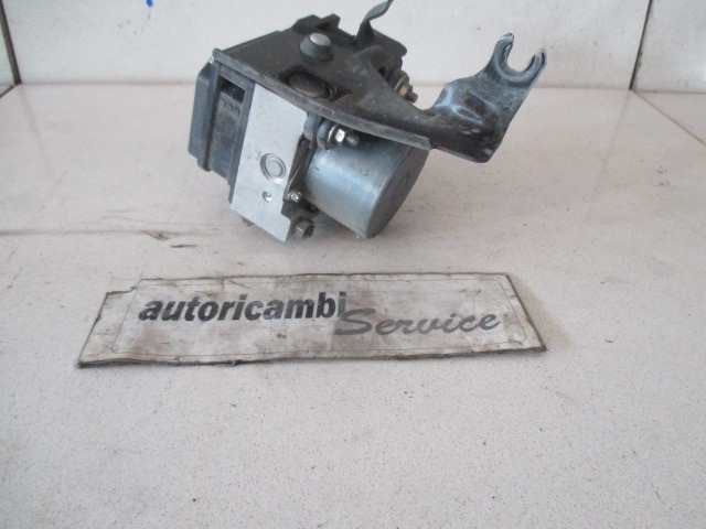 ABS AGREGAT S PUMPO OEM N. 8200129951 ORIGINAL REZERVNI DEL RENAULT MODUS F/JP0 (2004 - 2008) BENZINA LETNIK 2005