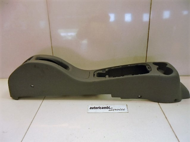 PLASTIKA MED SEDEZI BREZ NASLONJALA ROK OEM N. 9206795 ORIGINAL REZERVNI DEL OPEL AGILA A H00 (2000 - 2008) BENZINA LETNIK 2000