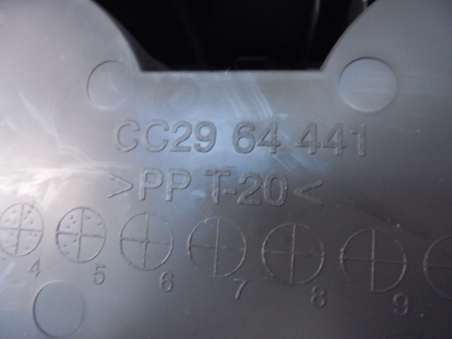 PLASTIKA MED SEDEZI BREZ NASLONJALA ROK OEM N. CC2964321 ORIGINAL REZERVNI DEL MAZDA 5 CR19 MK1 (2005 - 2010)BENZINA LETNIK 2005