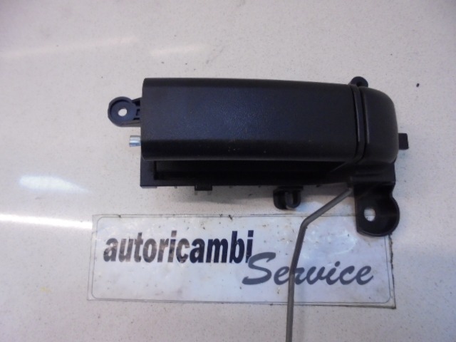 NOTRANJA KLJUKA  OEM N. C23572330B02 ORIGINAL REZERVNI DEL MAZDA 5 CR19 MK1 (2005 - 2010)BENZINA LETNIK 2005
