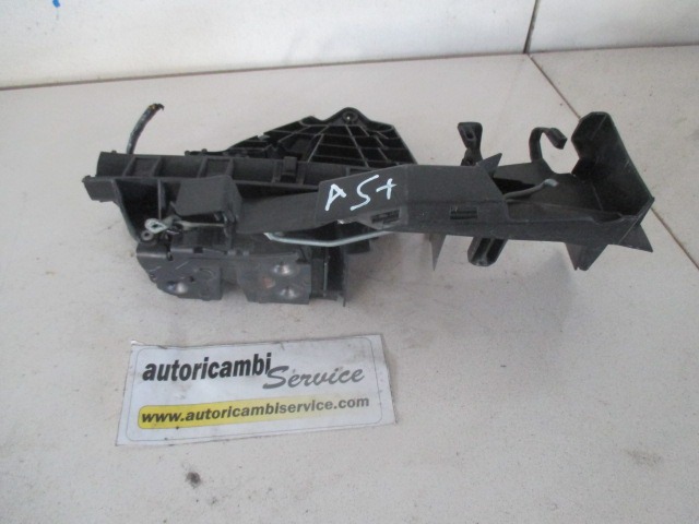 CENTRALNO ZAKLEPANJE PREDNIH LEVIH VRAT OEM N. 3M5AR21813AK ORIGINAL REZERVNI DEL FORD FOCUS DA HCP DP MK2 BER/SW (2005 - 2008) DIESEL LETNIK 2007