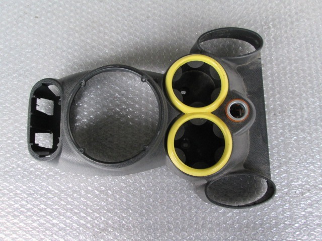 PLASTIKA MED SEDEZI BREZ NASLONJALA ROK OEM N. 51167147194 ORIGINAL REZERVNI DEL MINI ONE / COOPER / COOPER S R50 R52 R53 (2001-2006) BENZINA LETNIK 2005