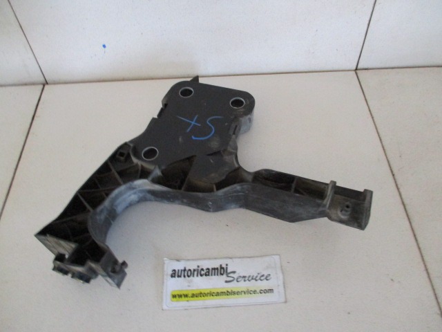 NOSILEC ZAROMETA  OEM N. 8200137495 ORIGINAL REZERVNI DEL RENAULT MEGANE MK2 BM0/1 CM0/1 EM0/1 KM0/1 LM0/1 BER/GRANDTOUR  (10/2002 - 02/2006) DIESEL LETNIK 2004