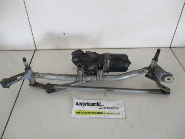 MOTORCEK PREDNJIH BRISALCEV OEM N. 8200036921 ORIGINAL REZERVNI DEL RENAULT MEGANE MK2 BM0/1 CM0/1 EM0/1 KM0/1 LM0/1 BER/GRANDTOUR  (10/2002 - 02/2006) DIESEL LETNIK 2004