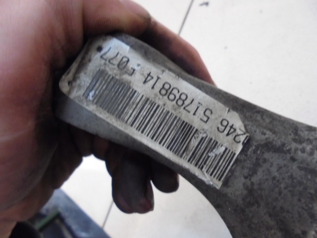 VRTLJIVI LEZAJ DESNO / PESTO KOLESA Z LEZAJEM SPREDAJ OEM N. 51789814 ORIGINAL REZERVNI DEL FIAT CROMA 194 MK2 R (11-2007 - 2010) DIESEL LETNIK 2009