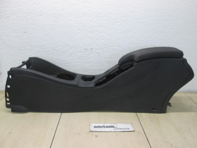 NASLON ZA ROKE/SREDINSKA KONZOLA OEM N. 969100017R ORIGINAL REZERVNI DEL RENAULT MEGANE MK3 BZ0/1 B3 DZ0/1 KZ0/1 BER/SPORTOUR/ESTATE (2009 - 2015) DIESEL LETNIK 2010