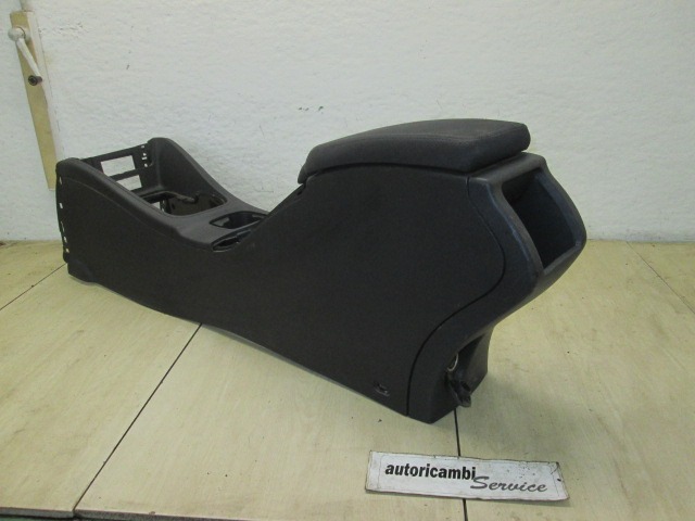 NASLON ZA ROKE/SREDINSKA KONZOLA OEM N. 969100017R ORIGINAL REZERVNI DEL RENAULT MEGANE MK3 BZ0/1 B3 DZ0/1 KZ0/1 BER/SPORTOUR/ESTATE (2009 - 2015) DIESEL LETNIK 2010