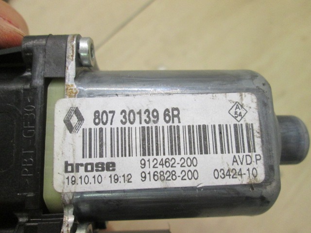 DVIZNI MEHANIZEM SPREDNIH STEKEL  OEM N. 825029240R ORIGINAL REZERVNI DEL RENAULT MEGANE MK3 BZ0/1 B3 DZ0/1 KZ0/1 BER/SPORTOUR/ESTATE (2009 - 2015) DIESEL LETNIK 2010