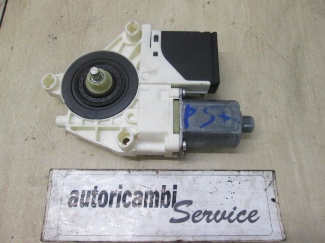 MOTORCEK ELEKTRICNEGA POMIKA ZADNJEGA STEKLA  OEM N. 827310185R ORIGINAL REZERVNI DEL RENAULT MEGANE MK3 BZ0/1 B3 DZ0/1 KZ0/1 BER/SPORTOUR/ESTATE (2009 - 2015) DIESEL LETNIK 2010