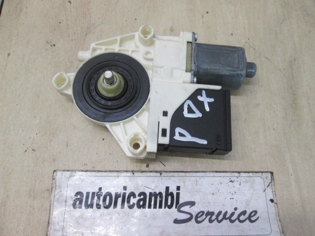 MOTORCEK ELEKTRICNEGA POMIKA ZADNJEGA STEKLA  OEM N. 827306548R ORIGINAL REZERVNI DEL RENAULT MEGANE MK3 BZ0/1 B3 DZ0/1 KZ0/1 BER/SPORTOUR/ESTATE (2009 - 2015) DIESEL LETNIK 2010