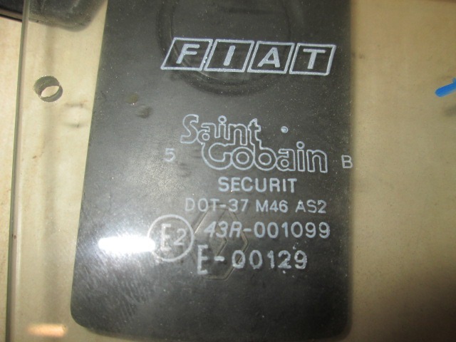 STEKLO SPREDNJIH DESNIH VRAT OEM N. 7543586 ORIGINAL REZERVNI DEL FIAT RITMO 138 R (1982 - 1988)BENZINA LETNIK 1985