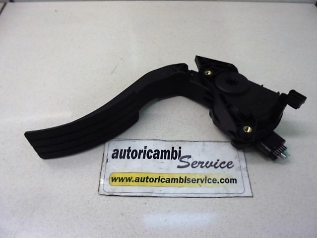 PEDALI OEM N. 180029347R ORIGINAL REZERVNI DEL RENAULT CAPTUR J5 H5 (2013 - 2019) DIESEL LETNIK 2015