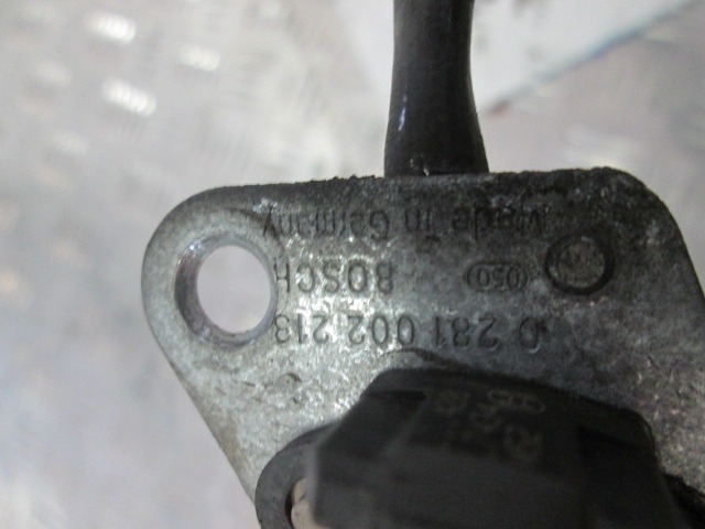 SENZOR OBRATOV MOTORJA OEM N. 281002213 ORIGINAL REZERVNI DEL FIAT SEDICI FY (2006 - 4/2009) DIESEL LETNIK 2008