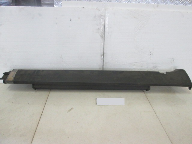 ZUNANJI PROFILI IN LETVE SPREDAJ LEVO OEM N. 116.93.90.175 ORIGINAL REZERVNI DEL ALFA ROMEO GIULIETTA 116 (1977 - 1985)BENZINA LETNIK 1977