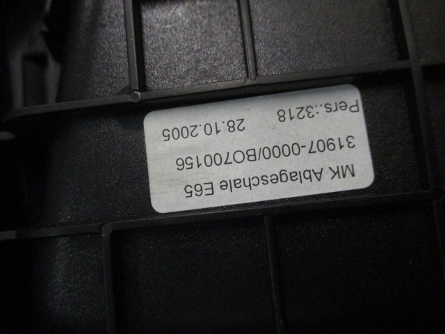 PREDAL ZA DOKUMENTE OEM N. 51211908884.1 ORIGINAL REZERVNI DEL BMW SERIE 7 E65/E66/E67/E68 LCI R (2005 - 2008) DIESEL LETNIK 2005