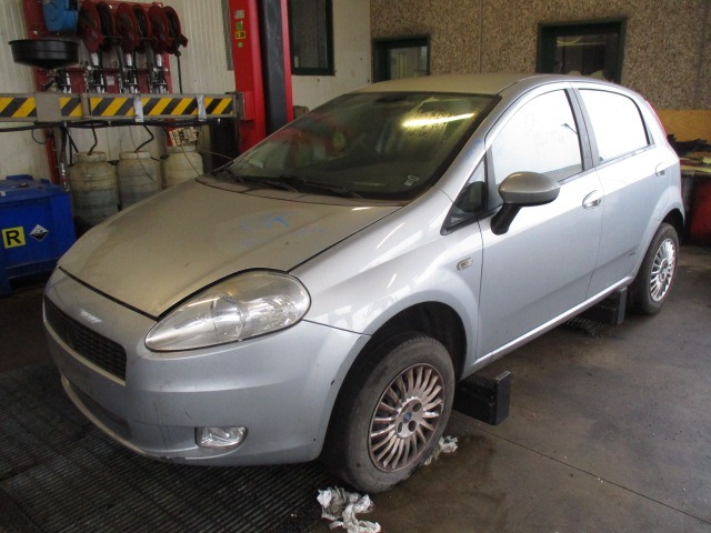 FIAT GRANDE PUNTO 1.3 D 5P 6M 66KW (2006) RICAMBI IN MAGAZZINO