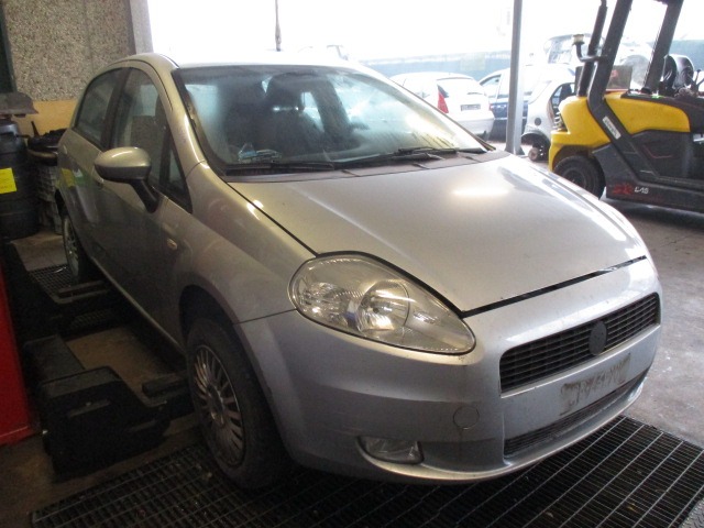 FIAT GRANDE PUNTO 1.3 D 5P 6M 66KW (2006) RICAMBIO USATO 
