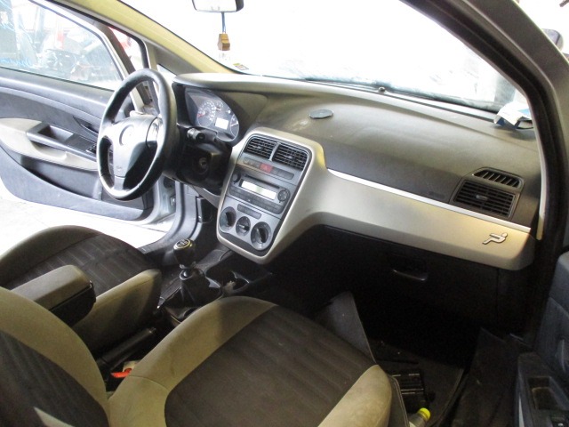 FIAT GRANDE PUNTO 1.3 D 5P 6M 66KW (2006) RICAMBIO USATO 