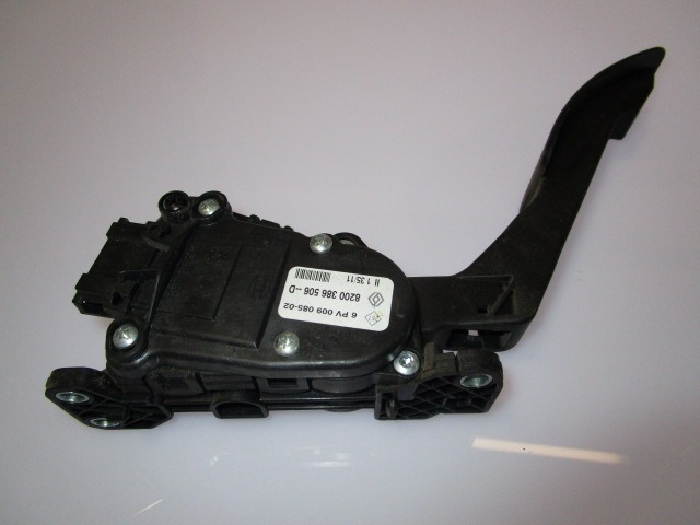 PEDALI OEM N. 8200385506 ORIGINAL REZERVNI DEL DACIA LOGAN MK1 (2004 - 2013) DIESEL LETNIK 2011