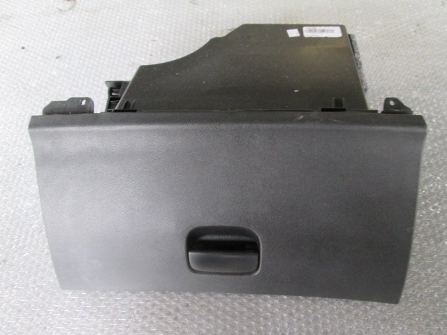 PREDAL ZA DOKUMENTE OEM N. 8226KX ORIGINAL REZERVNI DEL PEUGEOT 308 4A 4B 4C 4E 4H MK1 BER/SW/CC (2007 - 2013) DIESEL LETNIK 2008