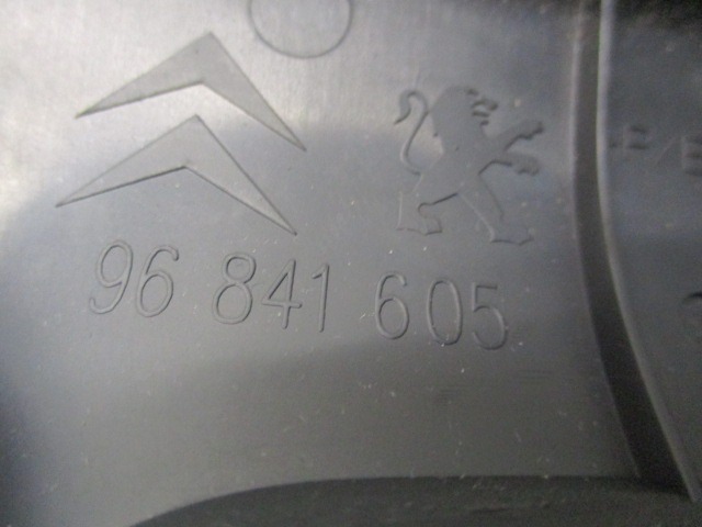 SREDINSKA KONZOLA  OEM N. 96841605 ORIGINAL REZERVNI DEL CITROEN C3 MK2 SC (2009 - 2016) BENZINA LETNIK 2010