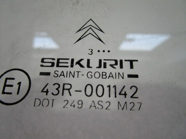 STEKLO SPREDNJIH DESNIH VRAT OEM N. 920280 ORIGINAL REZERVNI DEL CITROEN XSARA PICASSO (1999 - 2010) DIESEL LETNIK 2004