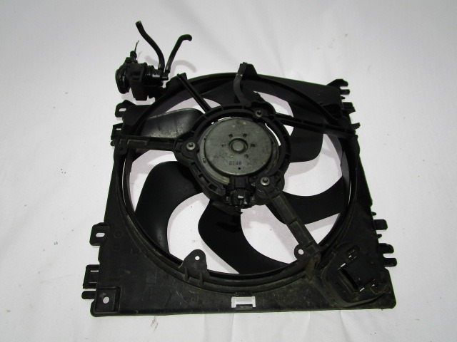 VENTILATOR HLADILNIKA OEM N. 8200688375 ORIGINAL REZERVNI DEL RENAULT CLIO BR0//1 CR0/1 KR0/1 MK3 (2005 - 05/2009) DIESEL LETNIK 2007