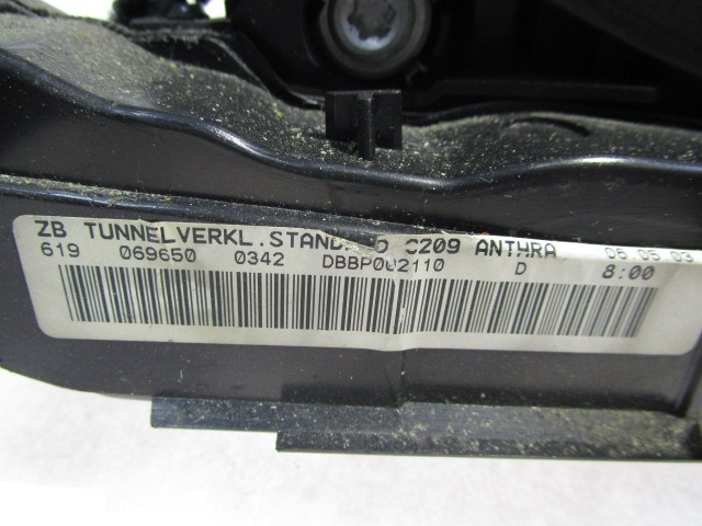 NASLON ZA ROKE/SREDINSKA KONZOLA OEM N. A2096800450 ORIGINAL REZERVNI DEL MERCEDES CLASSE CLK W209 C209 COUPE A209 CABRIO (2002 - 2010)DIESEL LETNIK 2003