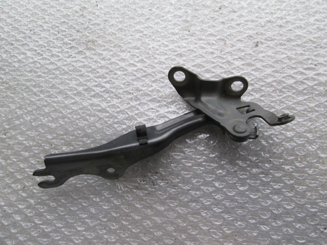 PANTI POKROVA MOTORJA OEM N. GJ6A52410 ORIGINAL REZERVNI DEL MAZDA 6 GG GY (2003-2008) DIESEL LETNIK 2005