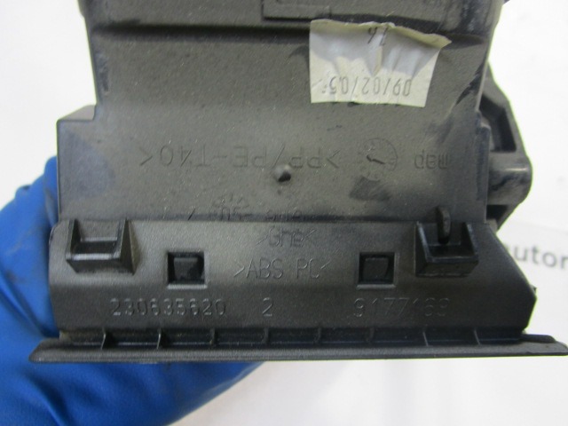 ODVOD ZRAKA OEM N. 230635620 ORIGINAL REZERVNI DEL OPEL VECTRA C Z02 BER/SW (2002 - 2006) DIESEL LETNIK 2005