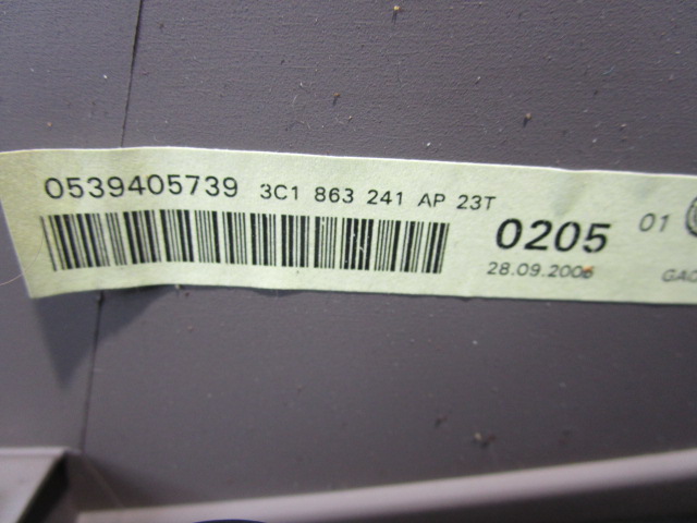 NASLON ZA ROKE/SREDINSKA KONZOLA OEM N. 3C1863241AP ORIGINAL REZERVNI DEL VOLKSWAGEN PASSAT B6 3C2 3C5 BER/SW (2005 - 09/2010)  DIESEL LETNIK 2005