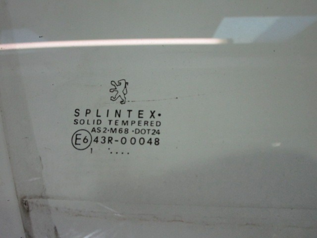 STEKLO SPREDNJIH DESNIH VRAT OEM N. 9202F3 ORIGINAL REZERVNI DEL PEUGEOT 307 3A/B/C/E/H BER/SW/CABRIO (2001 - 2009) DIESEL LETNIK 2002