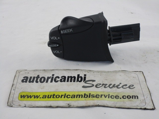 MULTIFUNKCIJSKI VOLAN OEM N. 1346664 ORIGINAL REZERVNI DEL FORD FUSION JU R (03/2006 - 2012) DIESEL LETNIK 2007