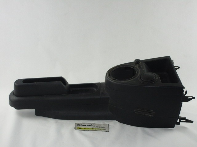 PLASTIKA MED SEDEZI BREZ NASLONJALA ROK OEM N. 2S61-A044C74 ORIGINAL REZERVNI DEL FORD FUSION JU R (03/2006 - 2012) DIESEL LETNIK 2007