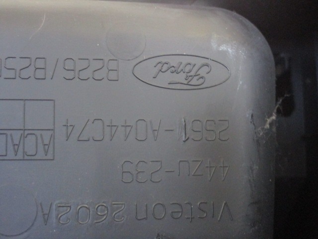 PLASTIKA MED SEDEZI BREZ NASLONJALA ROK OEM N. 2S61-A044C74 ORIGINAL REZERVNI DEL FORD FUSION JU R (03/2006 - 2012) DIESEL LETNIK 2007