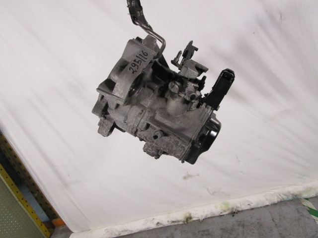 ROCNI MENJALNIK OEM N. 02T301103A ORIGINAL REZERVNI DEL SKODA FABIA MK2 542 545 BER/SW (2007 - 2014) BENZINA LETNIK 2008