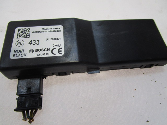 CENTRALNO ZAKLEPANJE OEM N. 13503204 ORIGINAL REZERVNI DEL CHEVROLET CRUZE J300 J305 (2009 - 2019) DIESEL LETNIK 2010