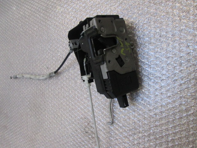 CENTRALNO ZAKLEPANJE PREDNIH LEVIH VRAT OEM N. 13231174 ORIGINAL REZERVNI DEL OPEL VECTRA C Z02 R BER/SW (2006 - 2009) DIESEL LETNIK 2007