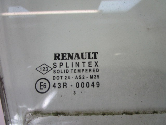 STEKLO SPREDNJIH DESNIH VRAT OEM N. 8200120588 ORIGINAL REZERVNI DEL RENAULT SCENIC/GRAND SCENIC JM0/1 MK2 (2003 - 2009) DIESEL LETNIK 2004