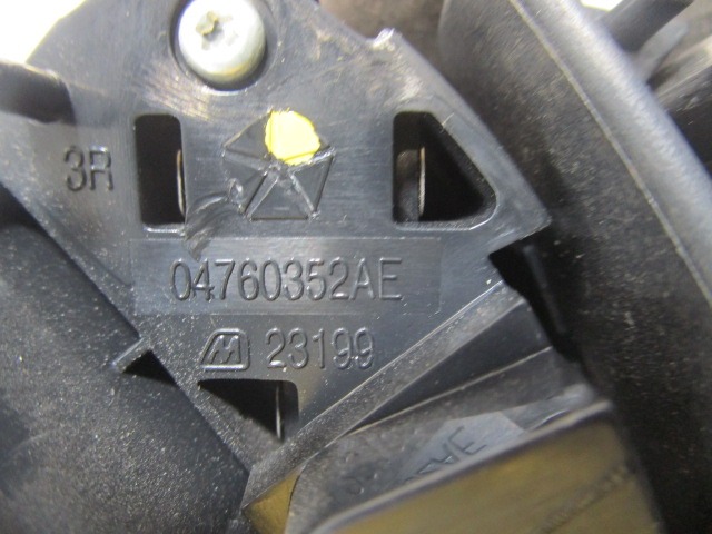 MULTIFUNKCIJSKI VOLAN OEM N. 04760352AE 04760353AE ORIGINAL REZERVNI DEL CHRYSLER VOYAGER/GRAN VOYAGER RG RS MK4 (2001 - 2007) DIESEL LETNIK 2001