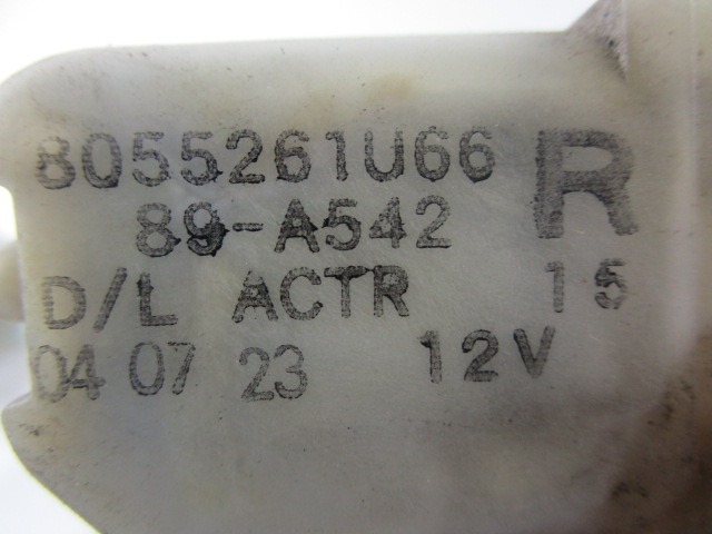 CENTRALNI ZAKLEP SPREDNJIH VRAT  OEM N. 8055261U66 ORIGINAL REZERVNI DEL NISSAN ALMERA TINO V10 MK2 (2000 - 2006) DIESEL LETNIK 2005