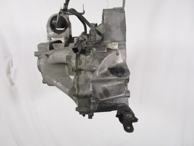 ROCNI MENJALNIK OEM N. 32010WD807 ORIGINAL REZERVNI DEL NISSAN ALMERA TINO V10 MK2 (2000 - 2006) DIESEL LETNIK 2005