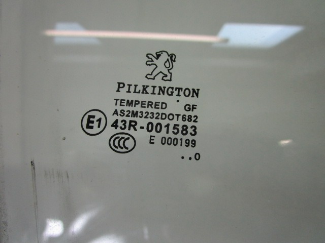 STEKLO SPREDNJIH DESNIH VRAT OEM N. 9202H3 ORIGINAL REZERVNI DEL PEUGEOT 207 / 207 CC R WA WC WD WK (05/2009 - 2015) DIESEL LETNIK 2010