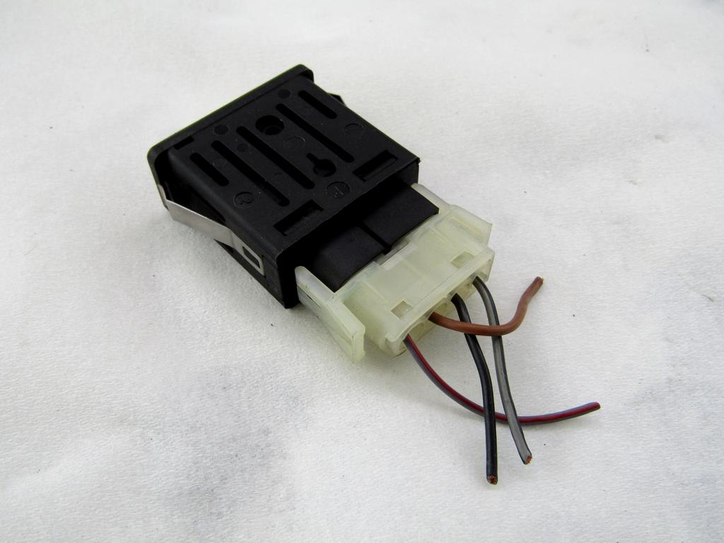 GLAVNO STIKALO LUCI OEM N. 61318360883 ORIGINAL REZERVNI DEL BMW SERIE 3 E36 BER/SW/COUPE/CABRIO (1990 - 2000) BENZINA LETNIK 1998
