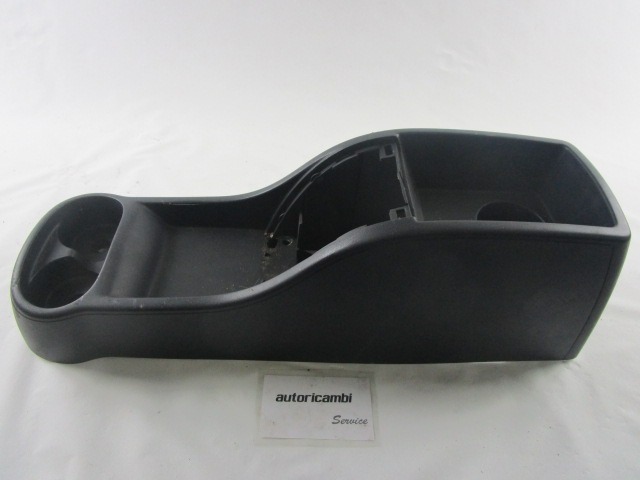 PLASTIKA MED SEDEZI BREZ NASLONJALA ROK OEM N. 735451999 ORIGINAL REZERVNI DEL LANCIA MUSA 350 R (09/2007 - 8/2013) BENZINA/GPL LETNIK 2010
